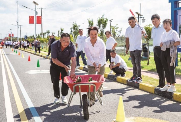 农民丰收节活动现场热闹非凡